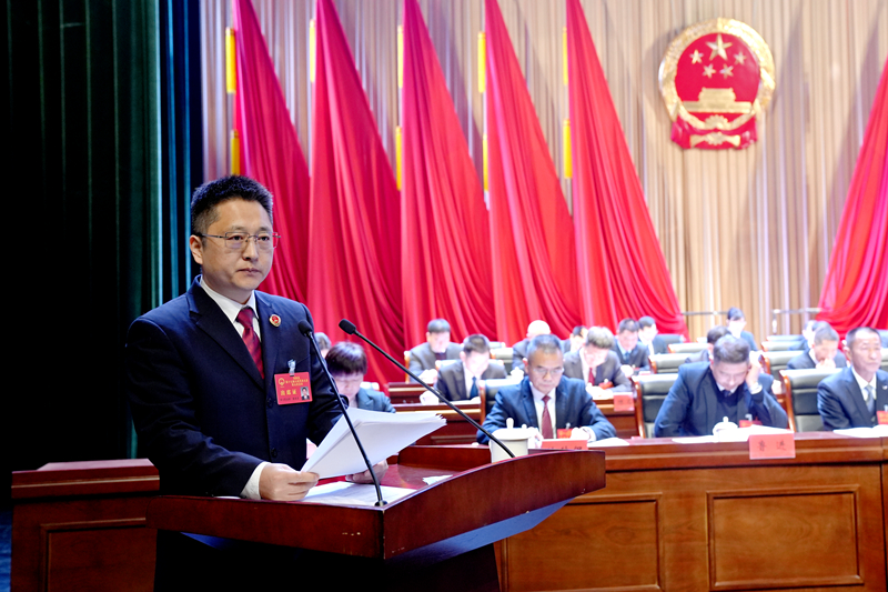 张杏喜检察长向凤阳县人民代表大会作2025年检察工作报告